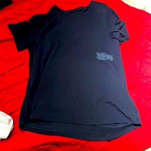 Lululemon graphic tee size m good condition